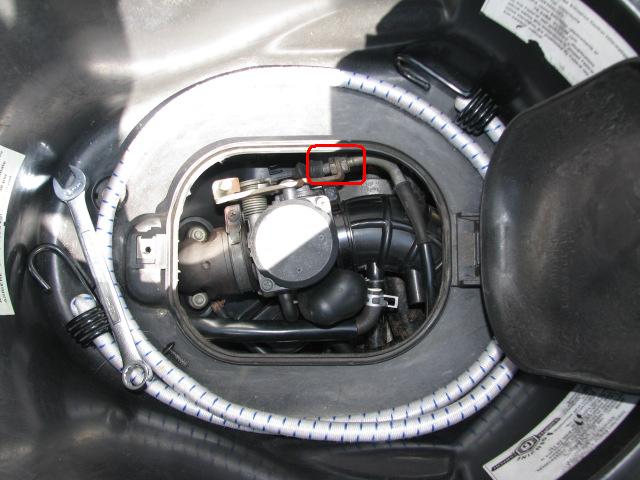 Throttle cable attachment at carburettor with throttle spool play/slack adjustment nuts circled in red. Use a 12mm open-end wrench.