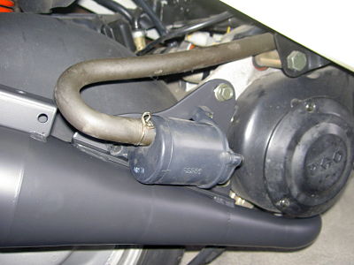 New pipe installed with the stupid thing just hanging there. Still connected to the gear box, but no where to connect it to the Prima (and no holes to mont it).